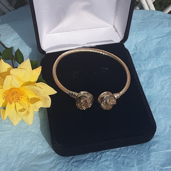 💖🌻Adjustable Metal Golden Druidsy Cuff 3/$30💖🌻 - Picture 2 of 6